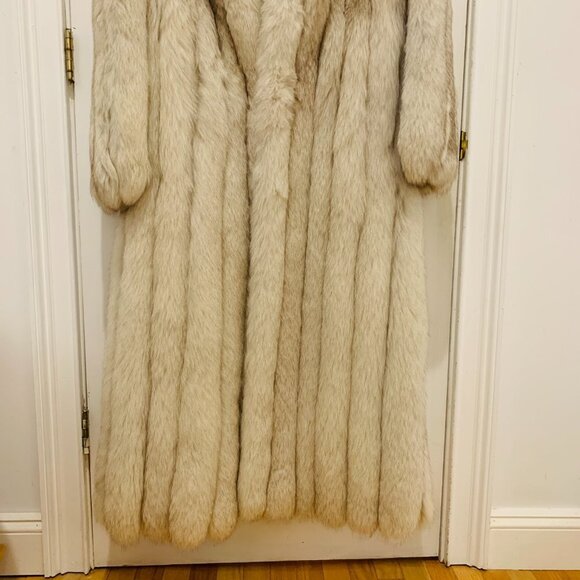 SAGA FOX NORWEGIAN FOX FUR COAT WOMANS Size Medium - Picture 2 of 16